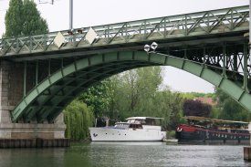 image-10 Chatou Bridge with barge